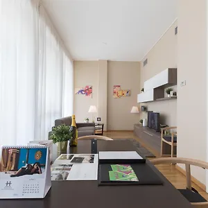  Lägenhet Hemeras Boutique Homes - Design Near Duomo Cathedral Italien